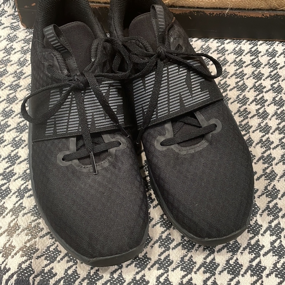 Nike shoes - Picture 6 of 13